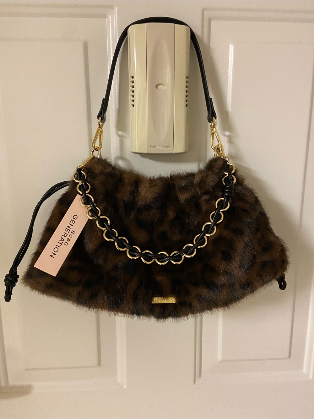 🐆BCBGeneration Brown Leopard Faux Fur Shoulder Bag with Gold Chain Accent🐆